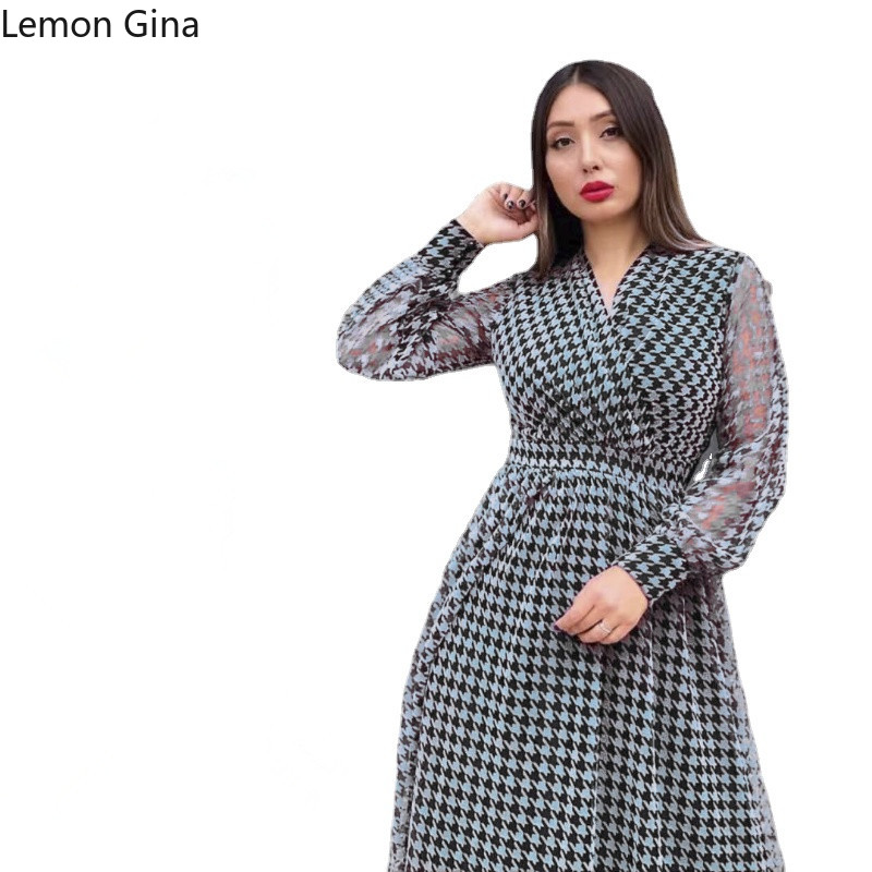 فستان سهرة برقبة على شكل V وأكمام طويلة باللون الأزرق من Lemon Gina لصيف 2021 ذو خصر مرتفع